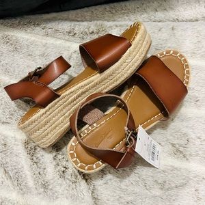 NWT Size 6 Universal Thread Rae - Cognac